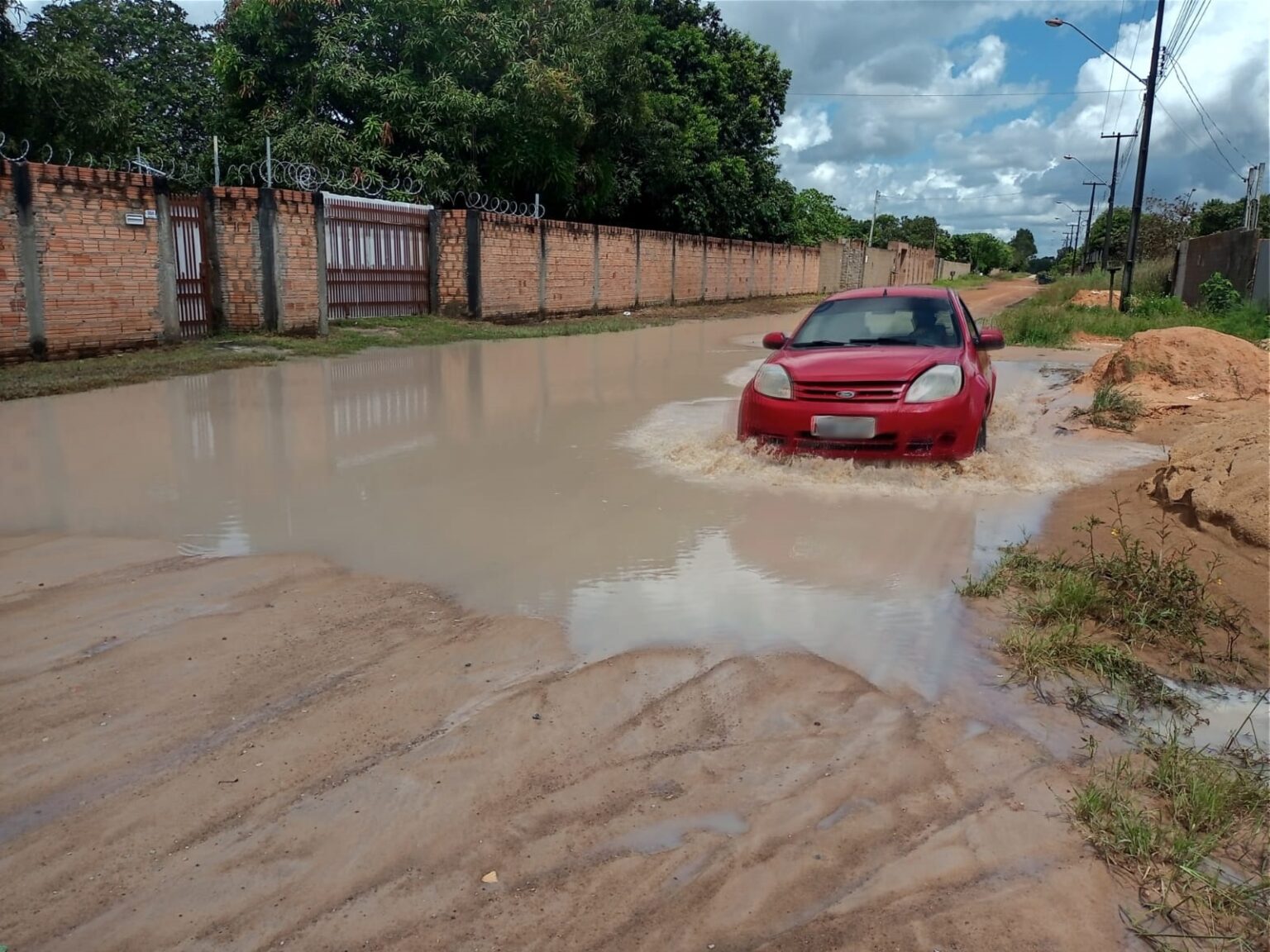 Abandono do poder público no bairro Senador Hélio Campos em Boa Vista