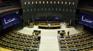 Em 2026 não vote em deputado criado com vó