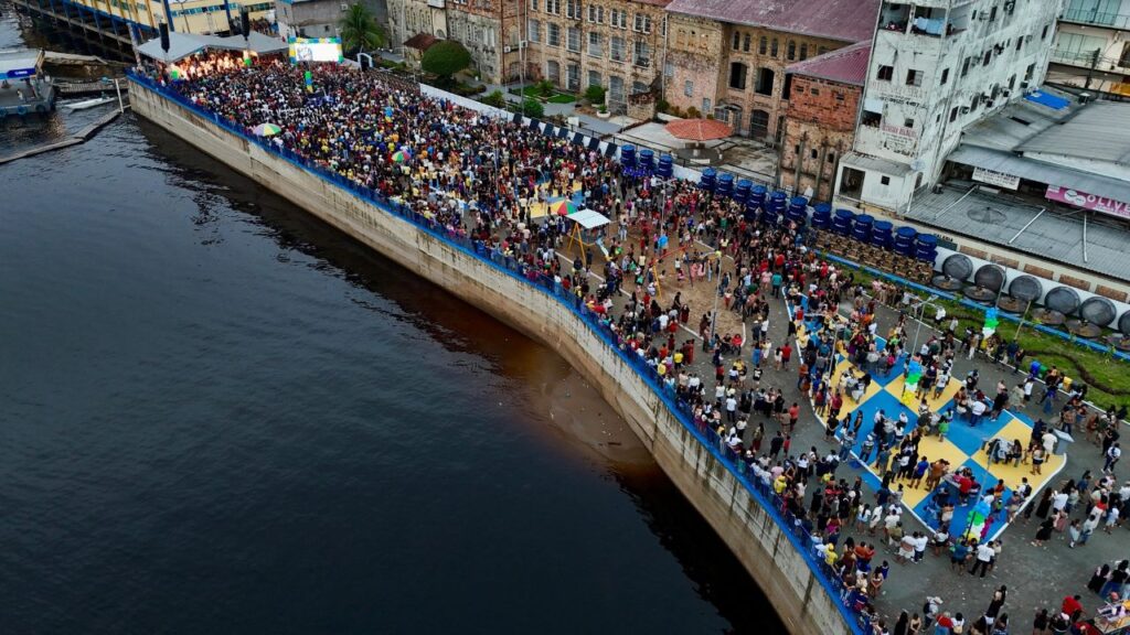 Tefé inaugura 1ª etapa da orla da cidade