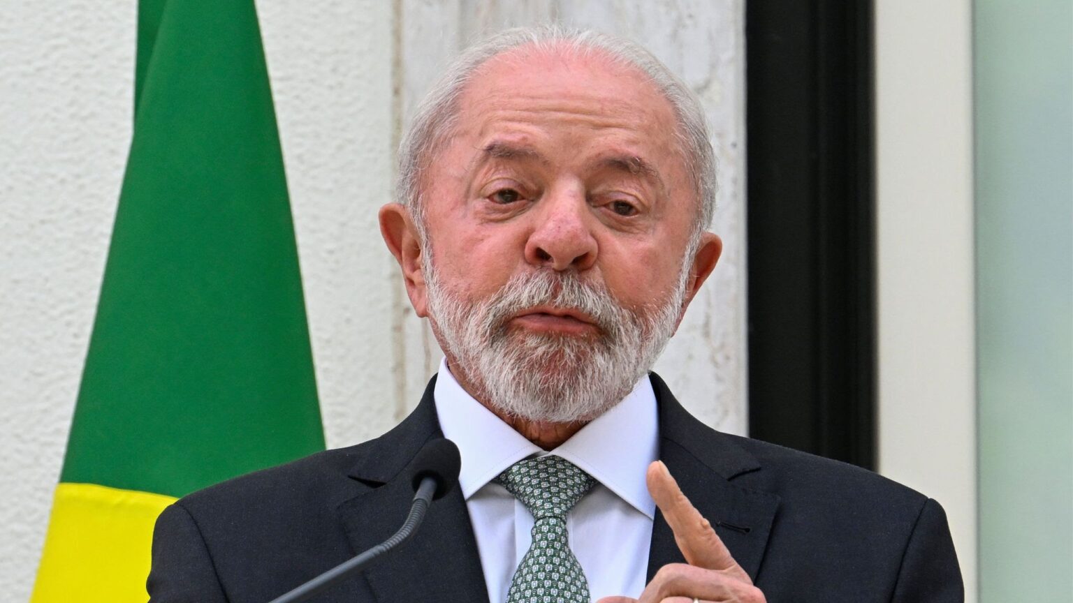 Lula diz que EUA que deveria pagar mais em taxas de produtos ao Brasil
