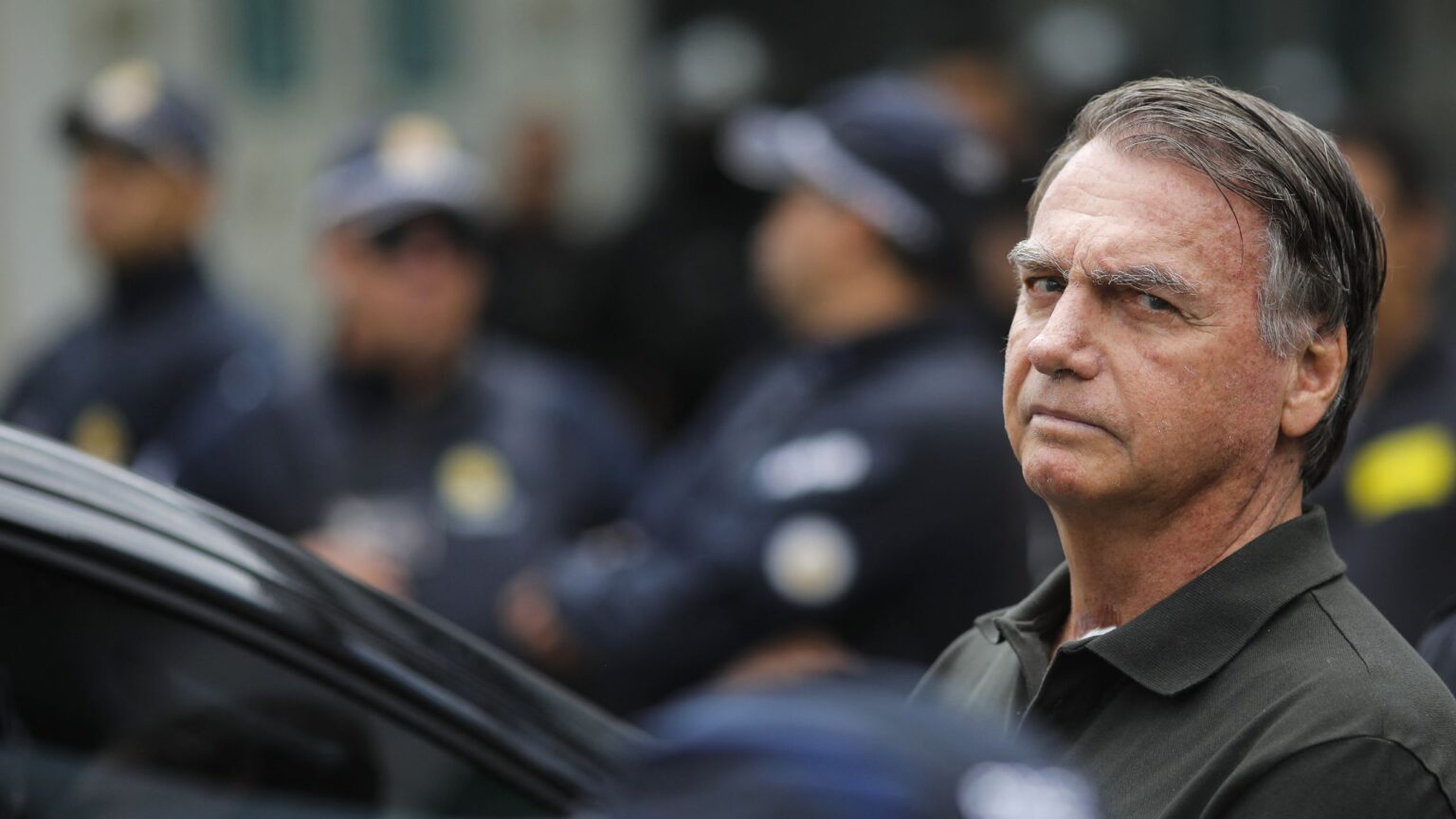 Bolsonaro deve depor à PF sobre arma apreendida em blitz em Brasília