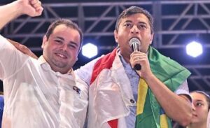 Roberto Cidade faz tudo o que seu mestre mandar e protagoniza cena patética