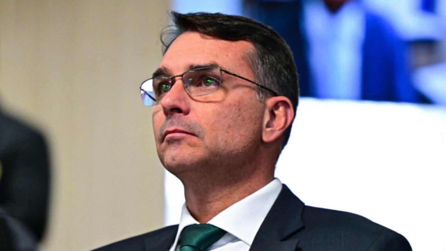Flávio recorre à OAB na defesa de prerrogativas como advogado do pai, após decisão do STF