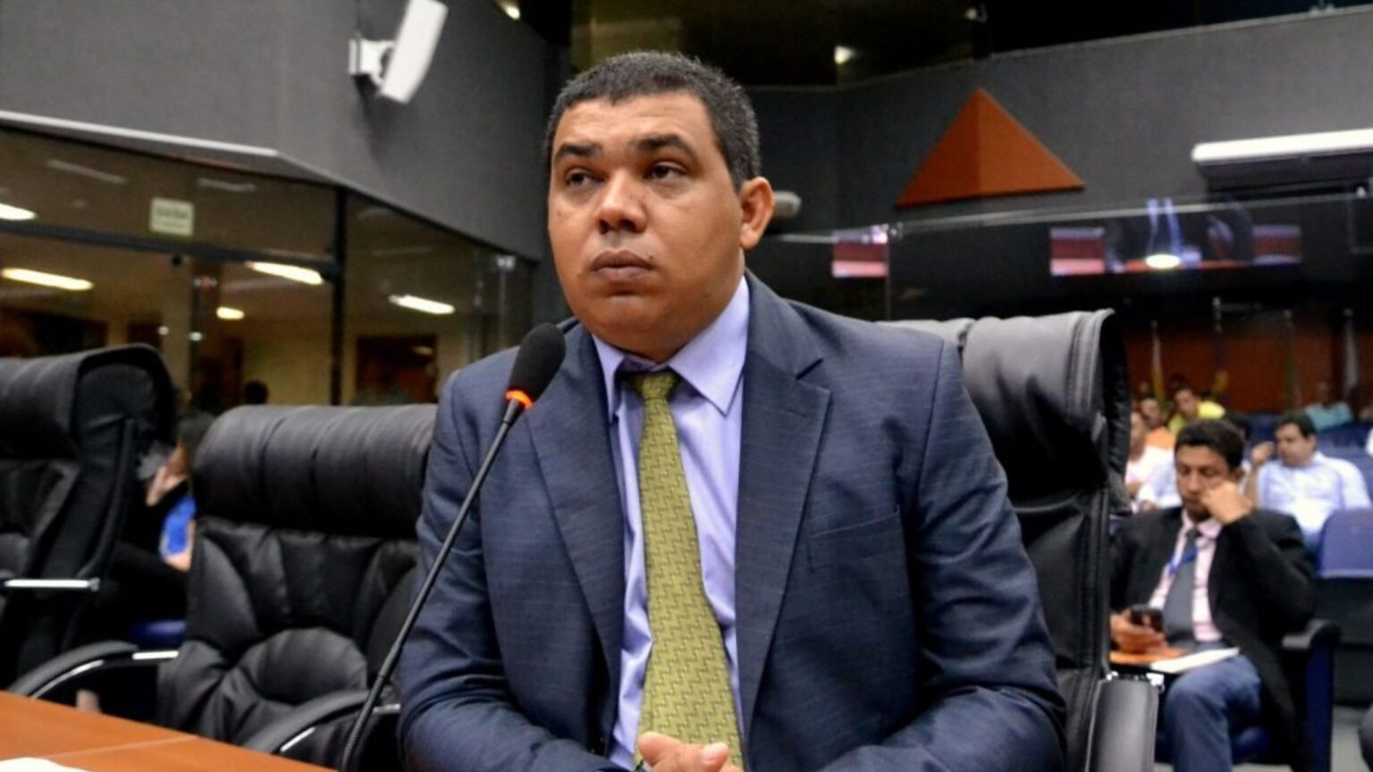 MPE investiga Sampaio por obrigar servidores a fazerem campanha eleitoral com celulares