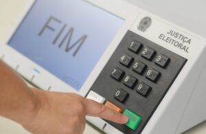 Tem muito prefeito do interior vendendo a mentira de que é dono do eleitor no Amazonas