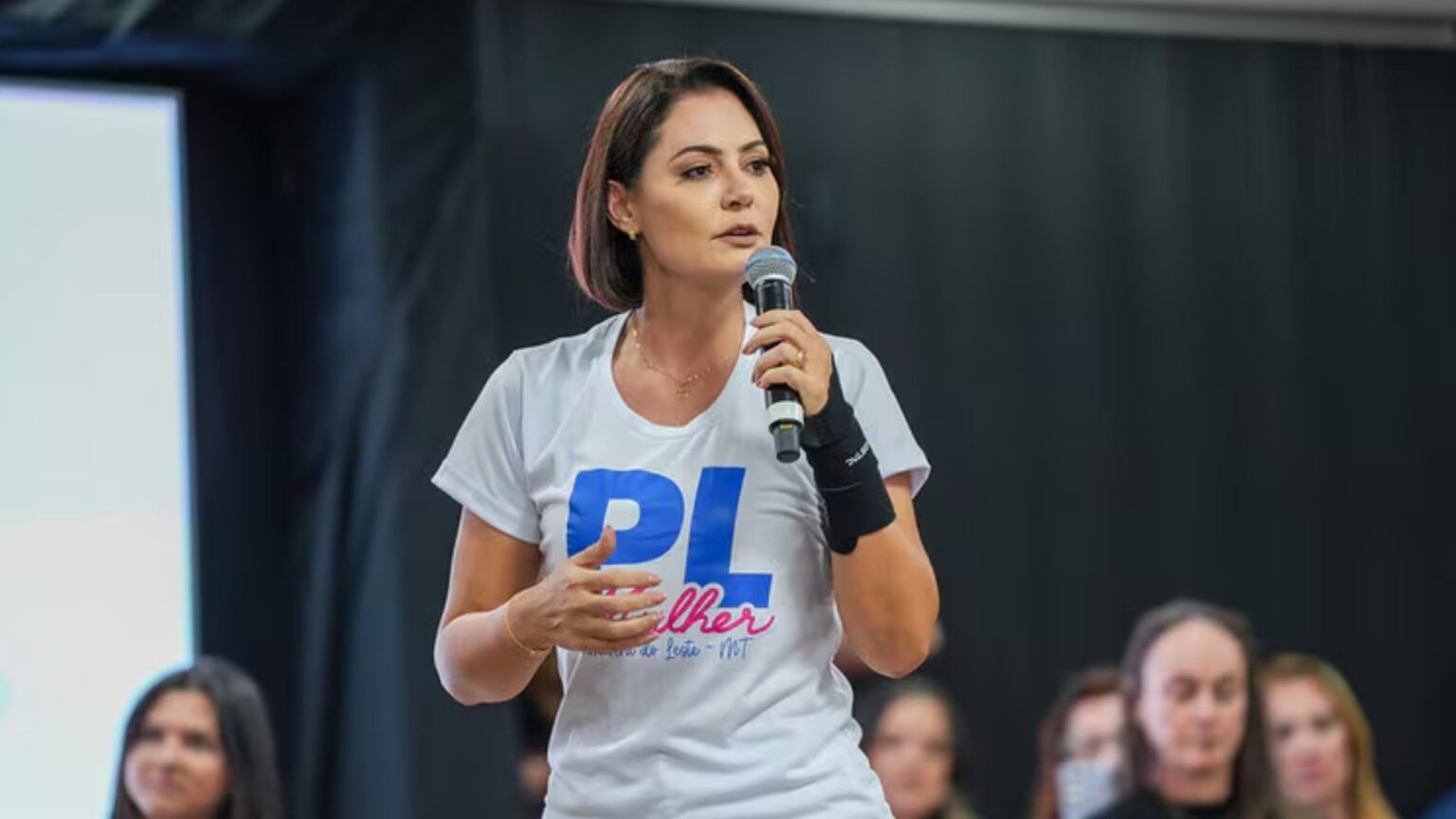 Michelle Bolsonaro deverá reassumir o PL Mulher somente após as eleições