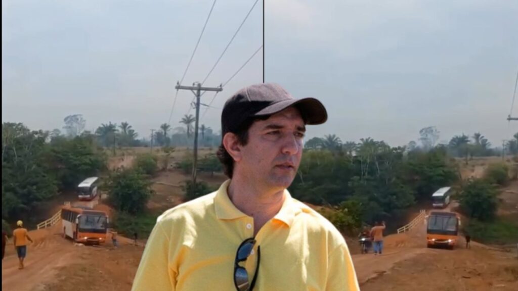 Mário Abrahim já gastou R$ 18,2 milhões em pavimentação, mas moradores ‘atolam no barro’ Mário Abrahim já gastou R$ 18,2 milhões em pavimentação, mas morares 'atolam no barro'